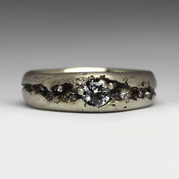 Vintage White & Black Gold Ring