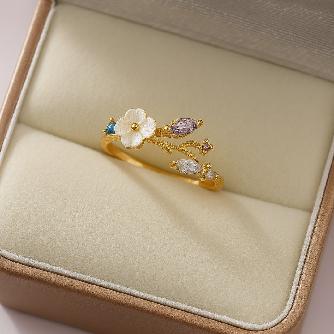 Vintage White Flower Gold Ring