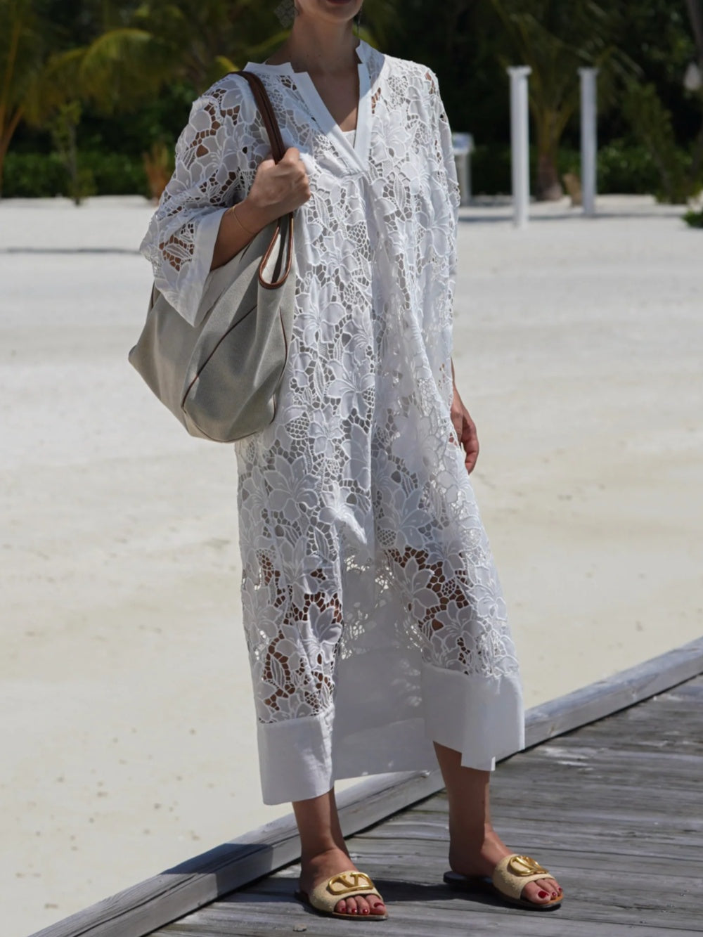 V-neck lace white loose dress