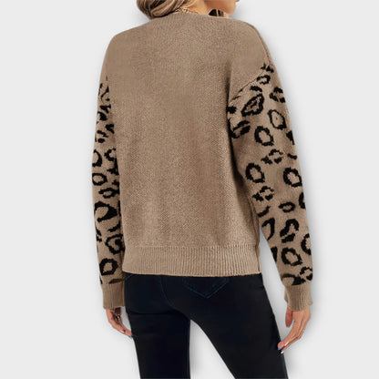 Sabrin – Casual Sweater with Leopard Print