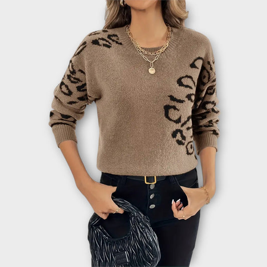 Sabrin – Casual Sweater with Leopard Print