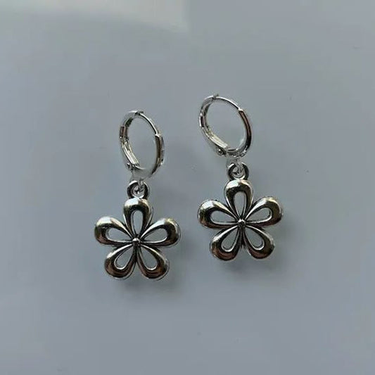 Daisy Silvered Earrings