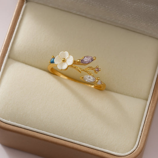 Vintage White Flower Gold Ring