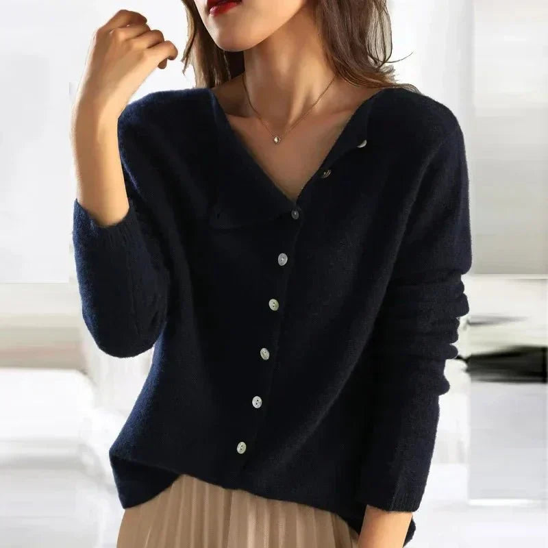 Iya | Chic Button Knit