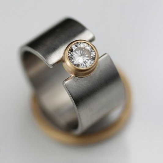 Vintage Dark Silver Inlaid Zirconia Ring