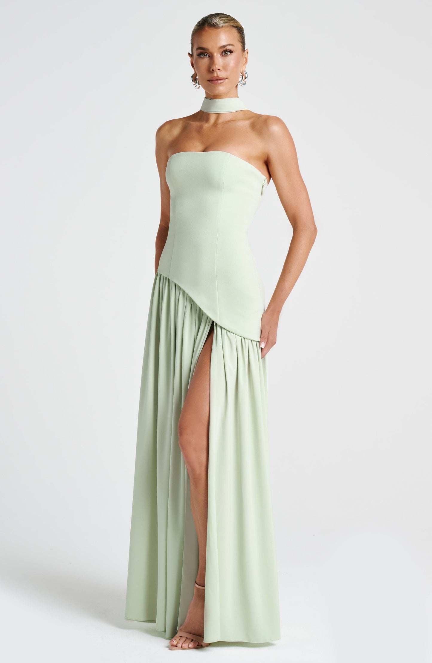 Bronte - Elegant Backless Pleated Maxi Dress